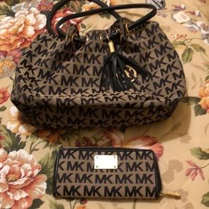 Michael Kors purse and wallet set